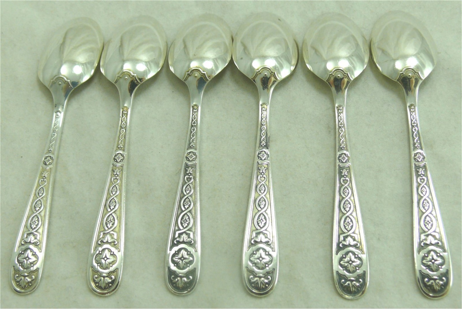 Christofle modèle Villeroy, 6 cuillères à moka/café métal argenté excellent état Binnenlandse verkoop