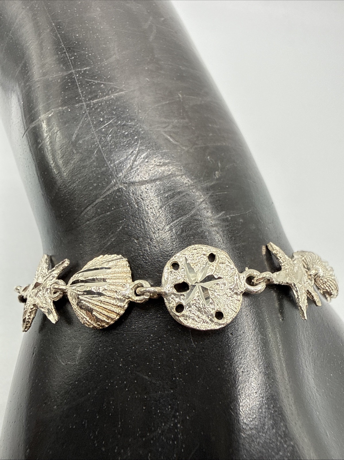 Vtg 925 Sterling Silver Multi Shell Charm Bracelet. 9.1 Grams. 7.75” Long.