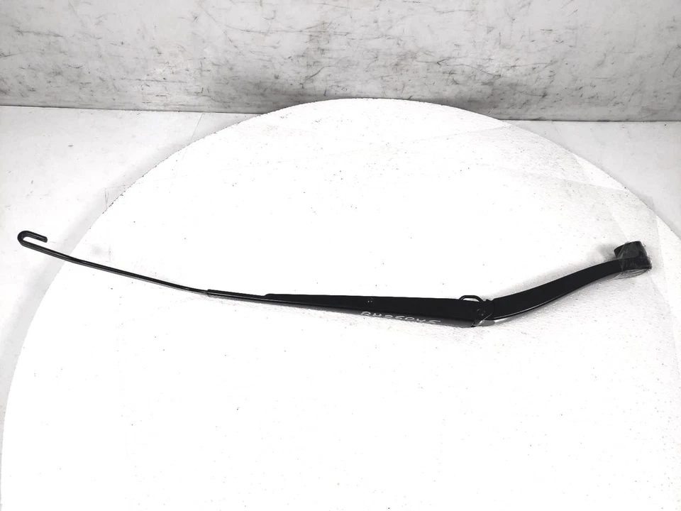 2018-2024 Chevrolet Equinox Right Passenger Windshield Wiper Arm 84154717 - Image 2 of 4