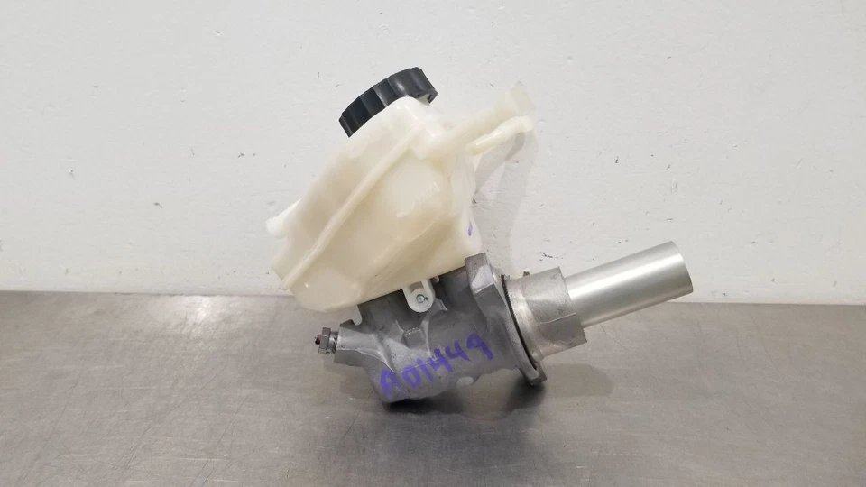 17 CILINDRO MESTRE DE FREIO MERCEDES BENZ C63S AMG W205 - Imagem 2 de 4