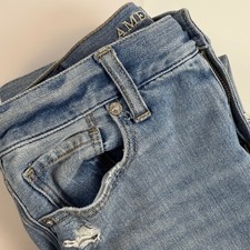 American Eagle Outfitters Mom Jeans Light Wash Ripped Distressed Denim Size 4