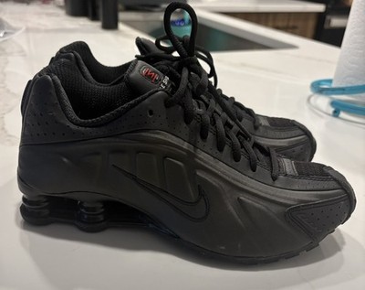 Size 7.5 - Nike Shox R4 2025 Triple Black