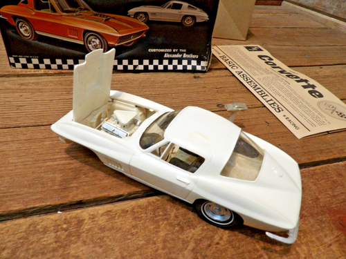 VINTAGE AMT 1967 CORVETTE STING RAY SPORTS COUPE 6927-170 MODEL KIT - PARTS! - Picture 8 of 11