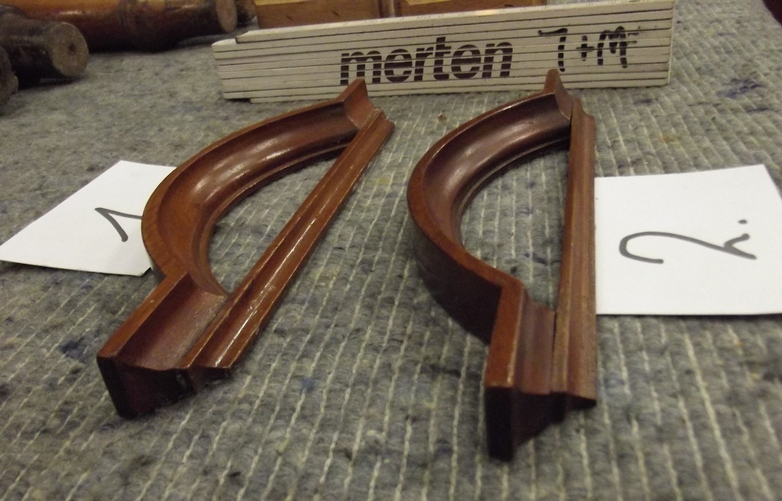 Verkauf & Räumung Möbelapplikation， Holz， Nußbaum， Bogenkopf， klein