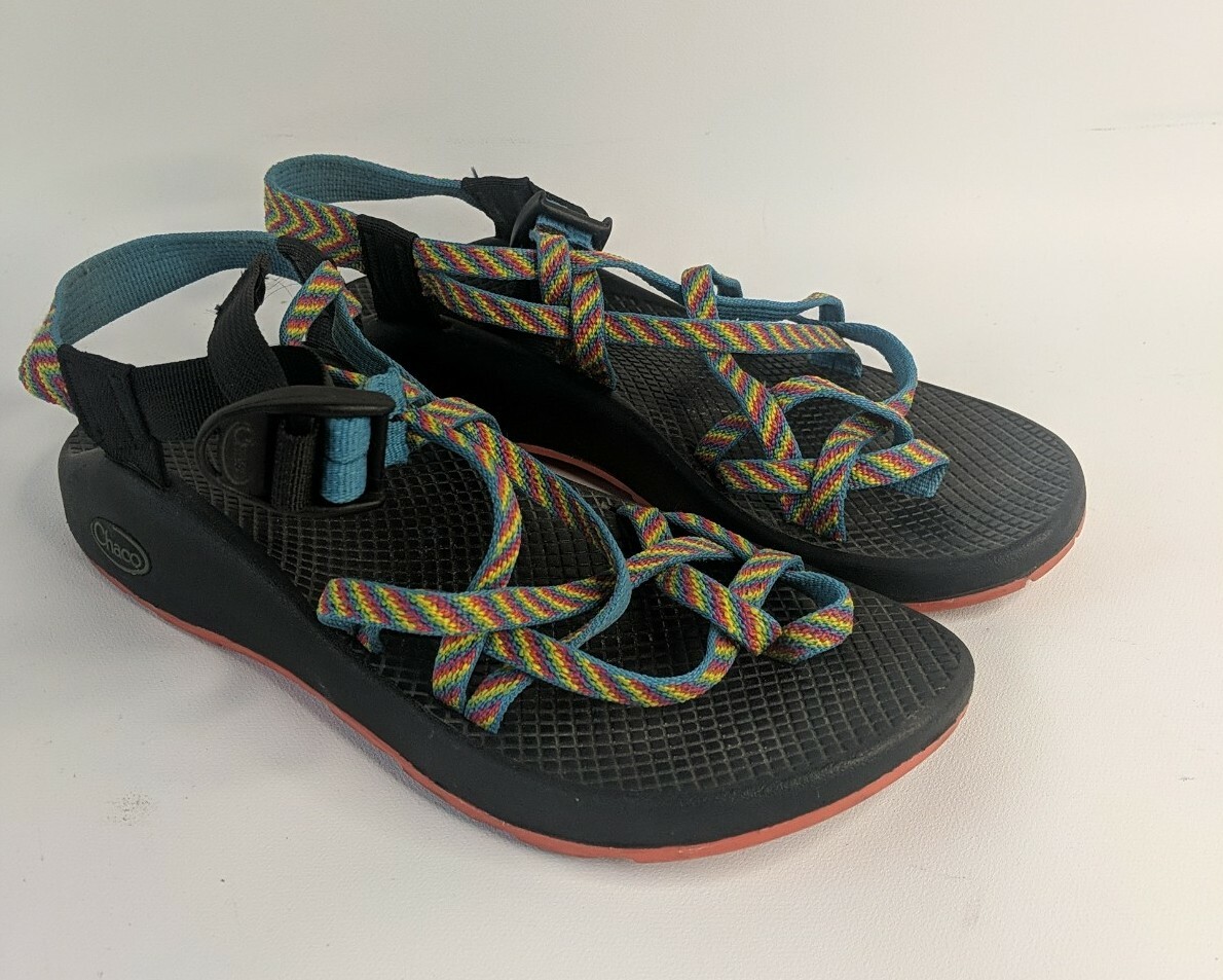 CHACOS ZX2 Classic Vibram Fiesta Rainbow Pattern Toe Ring Sandals