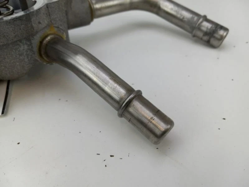 GMC ACADIA 2010 carcasa de termostato OEM Foto 4 de 4