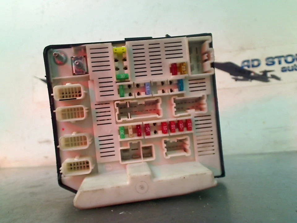CAJA FUSIBLES CAJA FUSIBLES RENAULT KANGOO EXPRESS (FW) 2010 8201044238 Foto 4 de 4