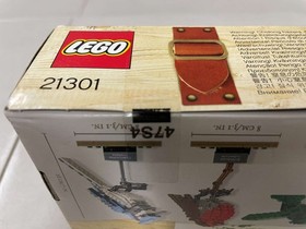 LEGO Ideas 21301 Birds Building Set 580 Pieces New Box Damaged