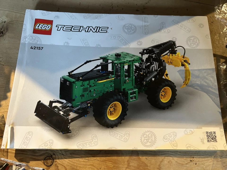 LEGO Technic 42157 John Deere 948L-II Skidder, photo 1 of 5