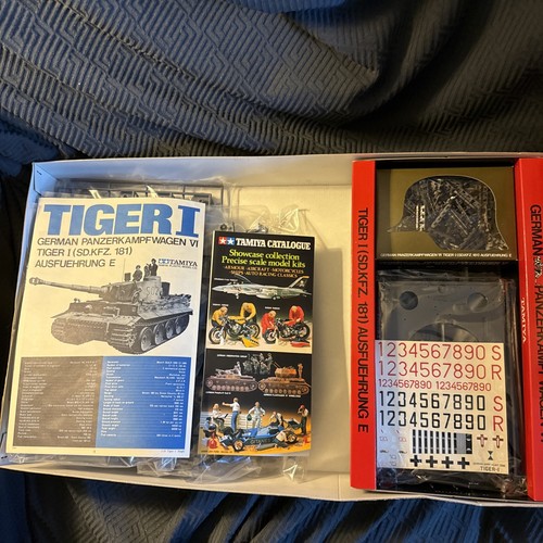TIGER I TANK GERMAN PANZERKAMPFWAGEN AUSFUEHRUNG 1/25 SCALE MODEL KIT by TAMIYA - Picture 2 of 8