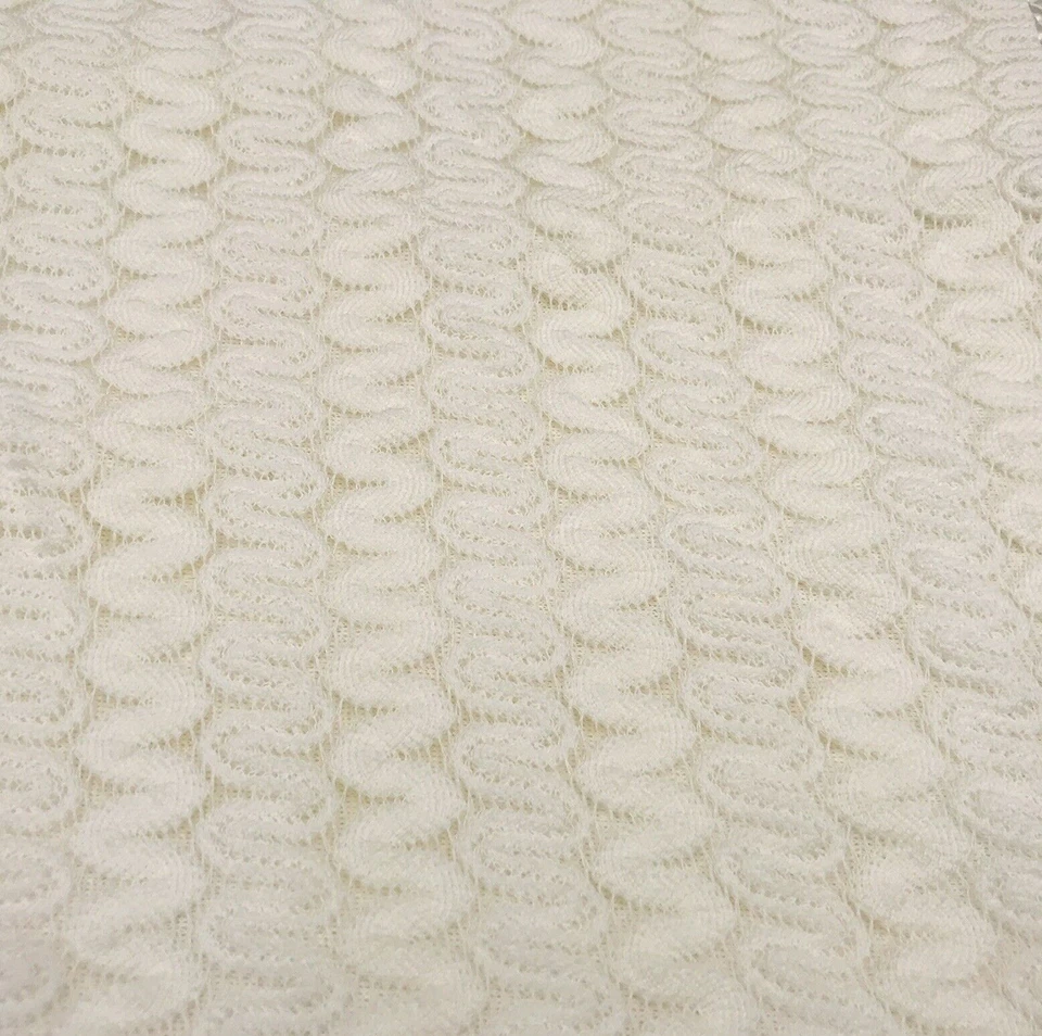 Manta para bebé satinado tejido encaje superposición crema blanco roto Foto 4 de 4