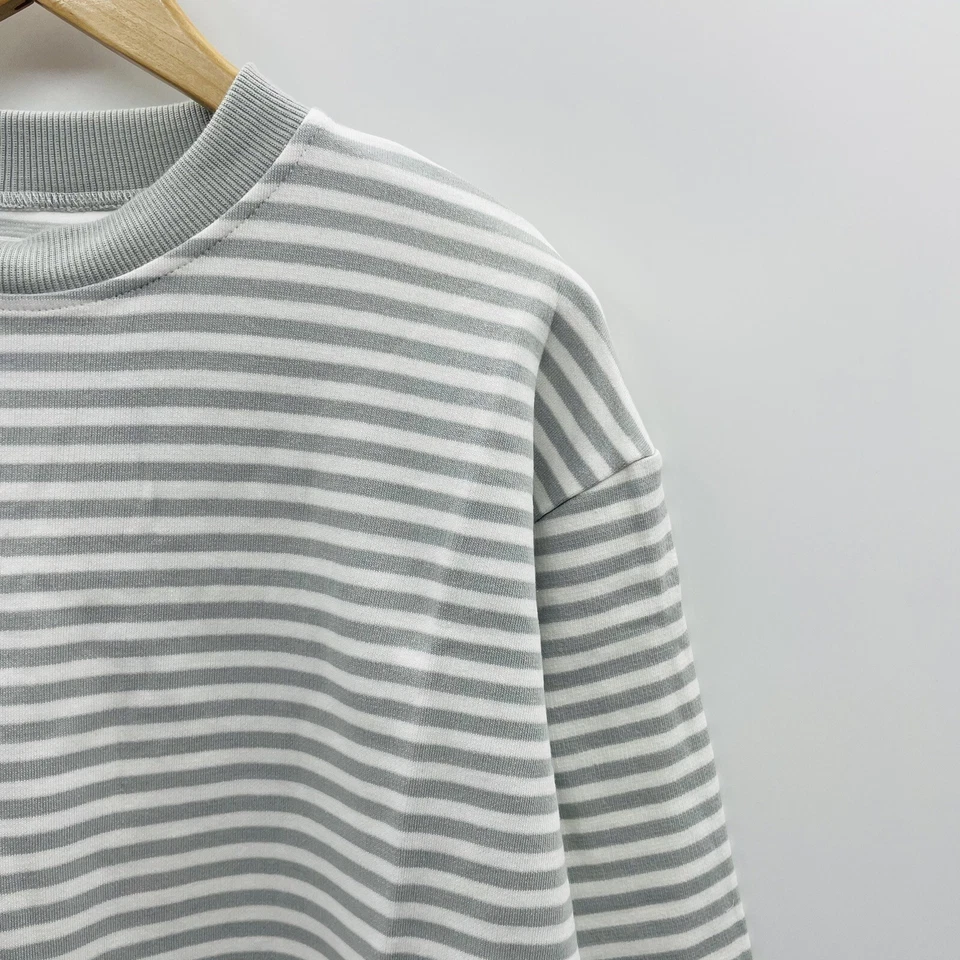 Sudadera Cali Be para mujer talla pequeña en capas de gran tamaño a rayas gris claro Foto 3 de 4