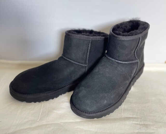 UGG 