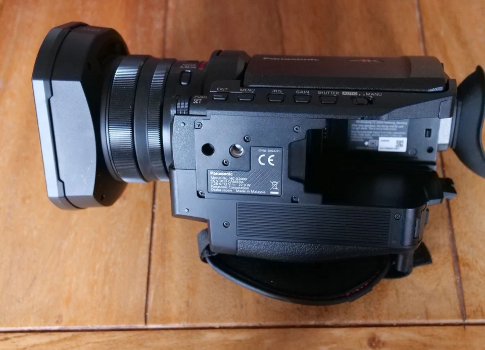 Panasonic HC-X2000E Ultrakompakter 4K 60p Handheldcamcorder - Schwarz - Bild 4 von 4