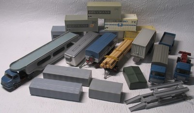 20-tlg.   Wiking - Konvolut   LKW, Hänger, Hebebühne, Planen und Container   Geb