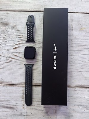 Apple Watch SE Nike Edition (1. Generation)   GPS   guter Zustand