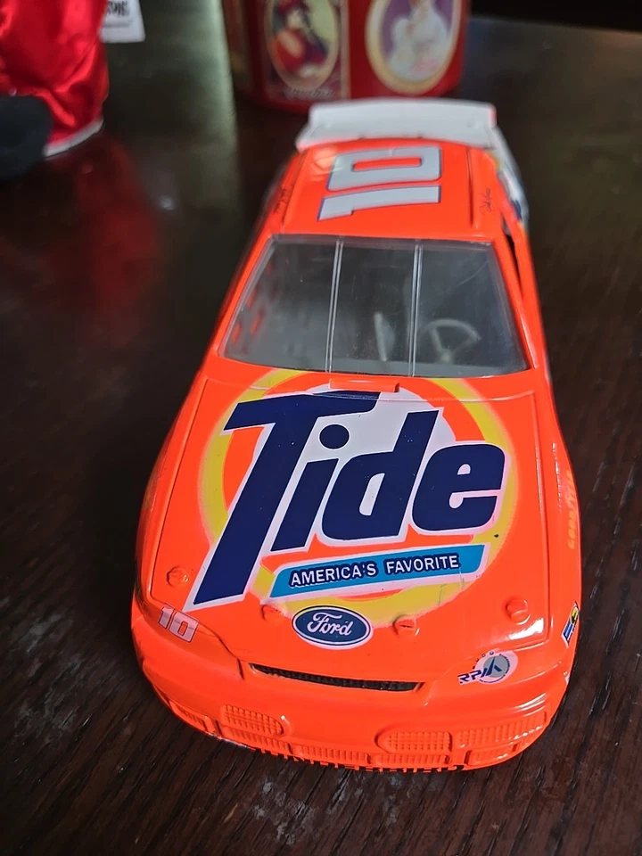 Coche de carreras fundido a presión Nascar Tide Foto 2 de 3