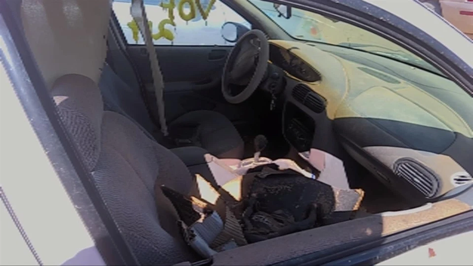 Conjunto de limpador de ar usado serve: 1997 Dodge Stratus grau A - Imagem 4 de 4