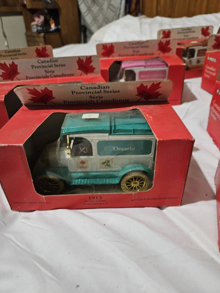 ERTL 1913 Ford Modelo T Banco Provincial Canadiense de Monedas. Juego completo. Caja Original Foto 4 de 4