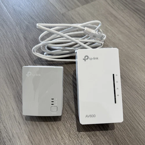 TP-Link 300Mbps Wi-Fi Range Extender AV600 Powerline Edition Kit