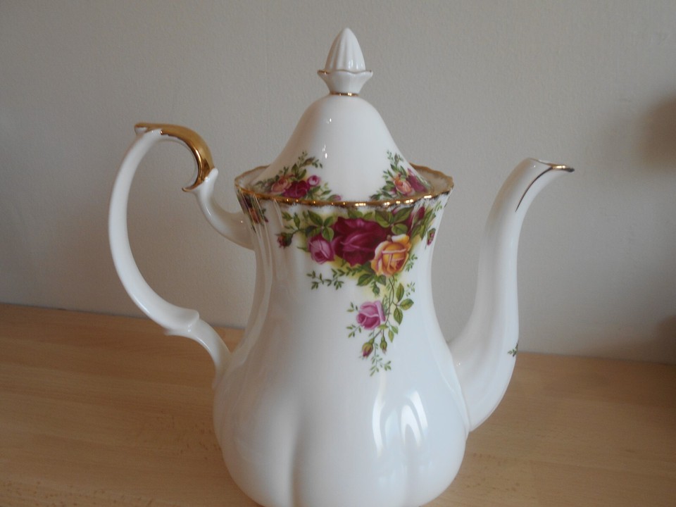 ROYAL ALBERT OLD COUNTRY ROSES Large COFFEE POT eBay