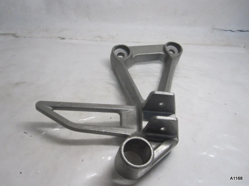 SOMENTE suporte de pé traseiro direito passageiro Honda CBR250R CBR300R para 2011-2019 - Imagem 2 de 4