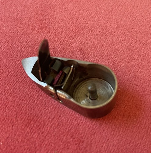 American Sewing Machine Co #7 Mfg Shuttle With 2 Bobbins - Picture 6 of 11
