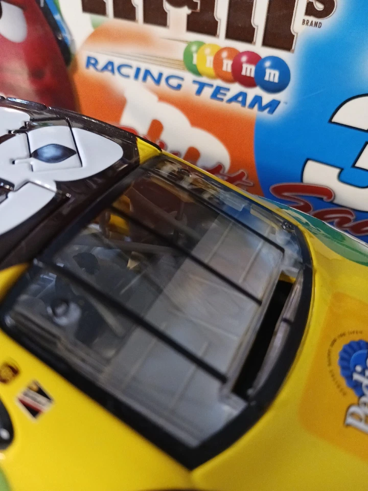 Acción NASCAR M&M's Racing Team Elliott Sadler 2004 Taurus 1:24 Banco 1 de 360 Foto 3 de 4
