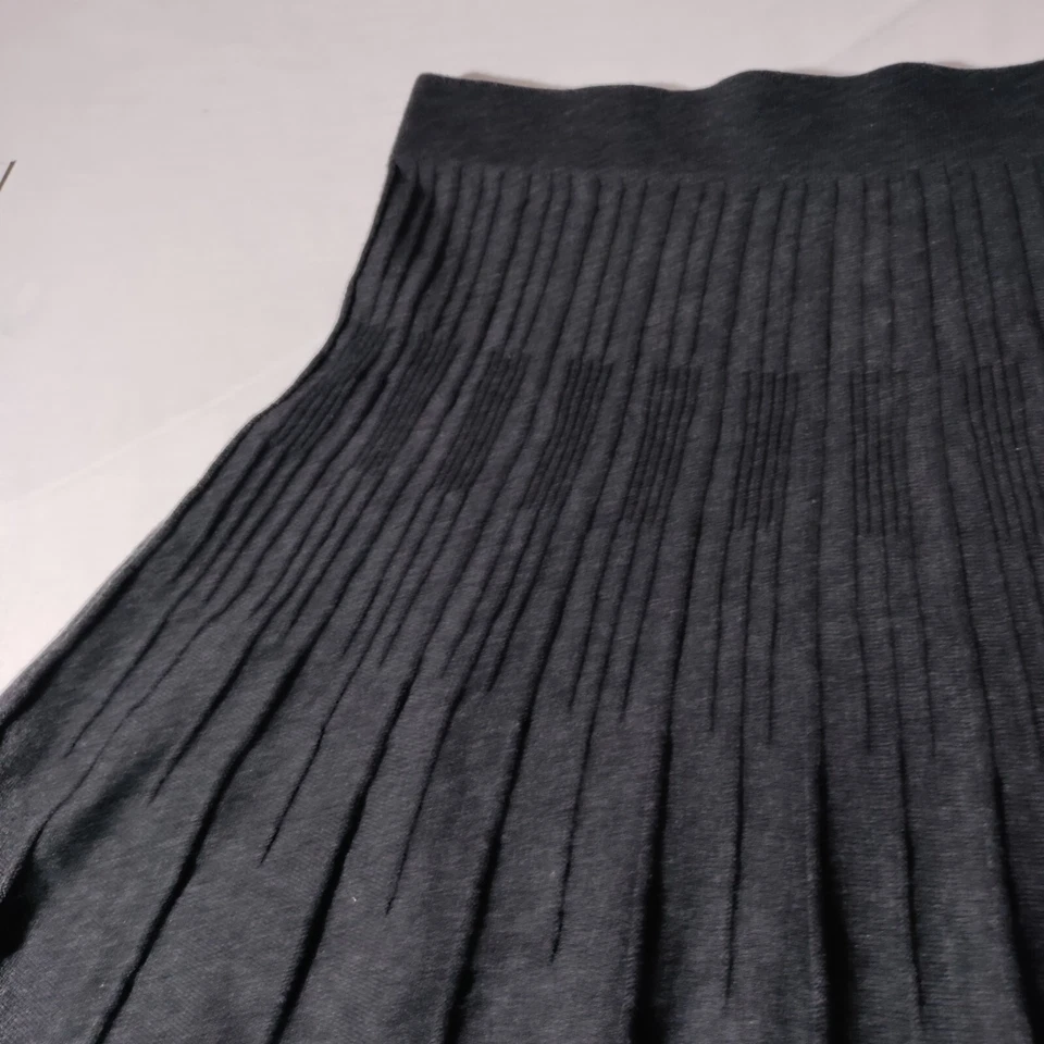 CAbi Falda Vogue Negro Algodón Acanalado Plisado Tejido Suéter Acampanado Mini Academia M Foto 3 de 4