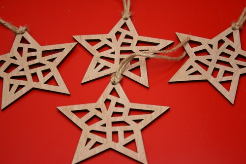 4 x Wooden Star Shaped Cristmas Tree Decorations With String Xmas Deco Art - Imagen 3 de 4