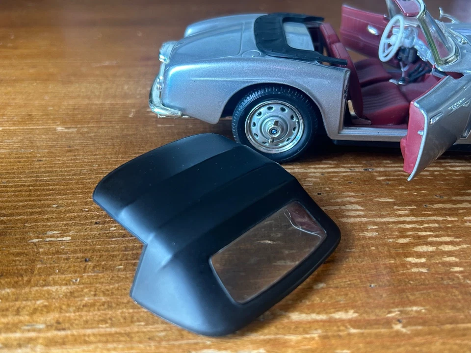 BMW 507 cabriolet de Revell, sans boîte,  1/18 avec capote - Photo 3/4