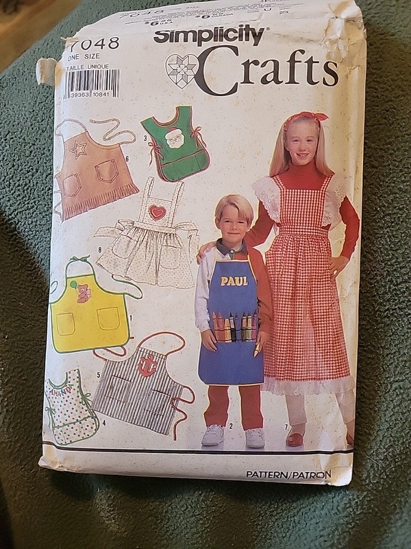 Simplicity Crafts Sewing Pattern 7048 Kids Aprons vintage