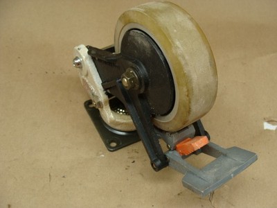 LOT OF 2 G-DOK IND.  FOOT MASTER 75 LEVELING CASTER SWIVEL GDS-100S D100X30