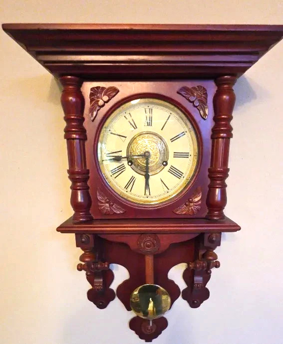 NICE FREE SWINGER 31-DAY WALL CLOCK RUNS, KEEPS TIME, STRIKES HOUR & HALF-HOUR