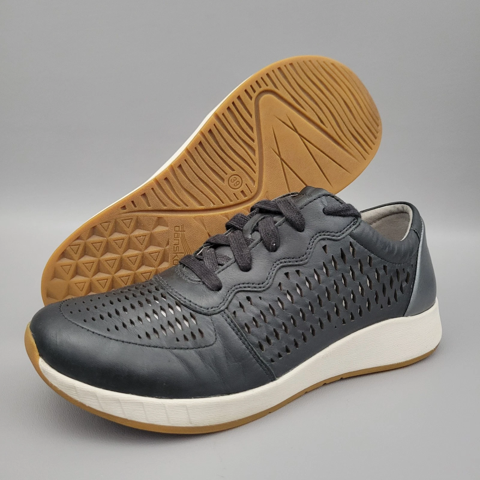 Dansko Charlie Black Sneaker Comfort Shoes Perforated Leather 39 - 8.5 US
Opens in a new window or t