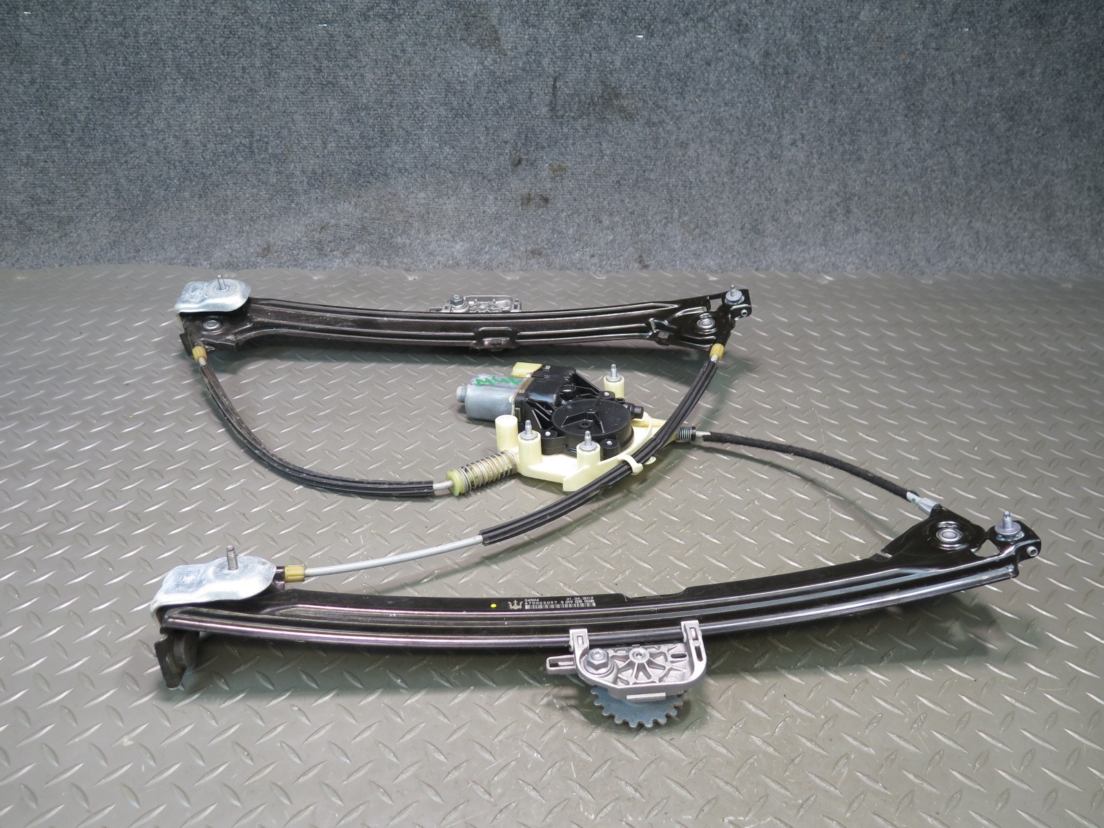 2014-2020 MASERATI GHIBLI M157 FRONT RIGHT PASS DOOR WINDOW REGULATOR W/ MOTOR