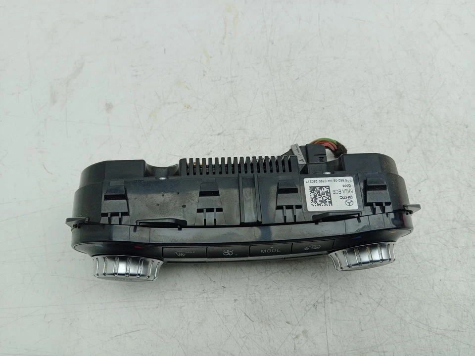 MERCEDES A CLASS AC AIR CON HEAT CONTROL PANEL A2469008415 W176 2012 - 2018 - Image 4 of 4