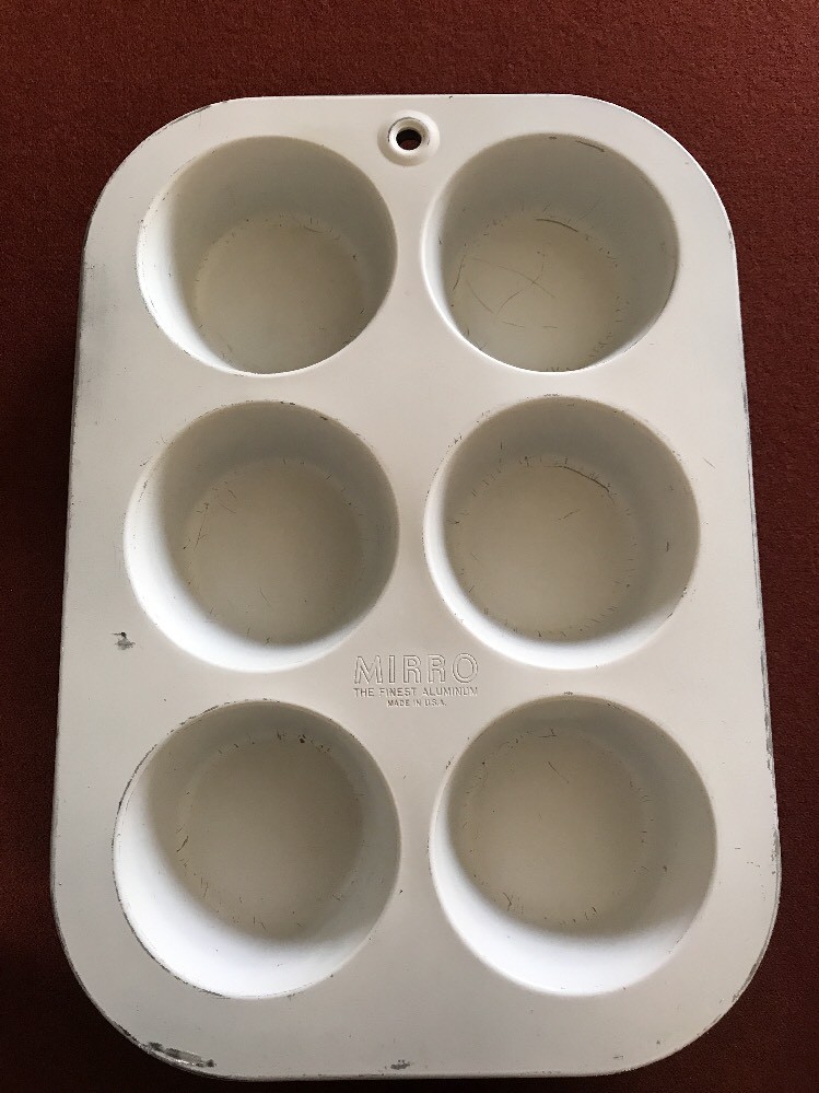 VINTAGE MUFFINAIRE MUFFIN ALUMINUM PAN DAYTON OHIO mirro pan