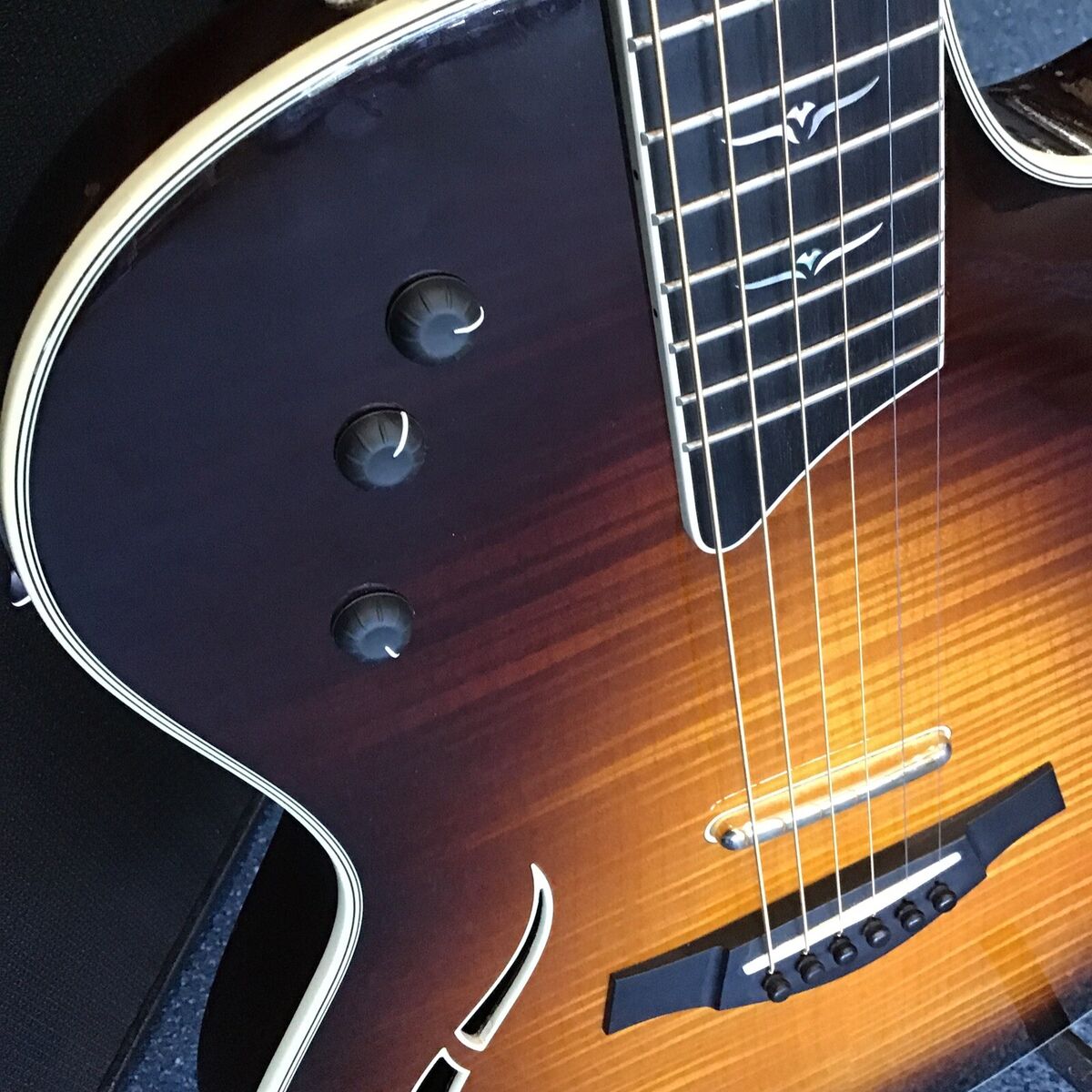 Taylor Guitars T5-C1 Custom Thinline 5-Way Acoustic Electric Taylor Guitars T5-C1 Custom Thinline 5-Way Acoustic Electric