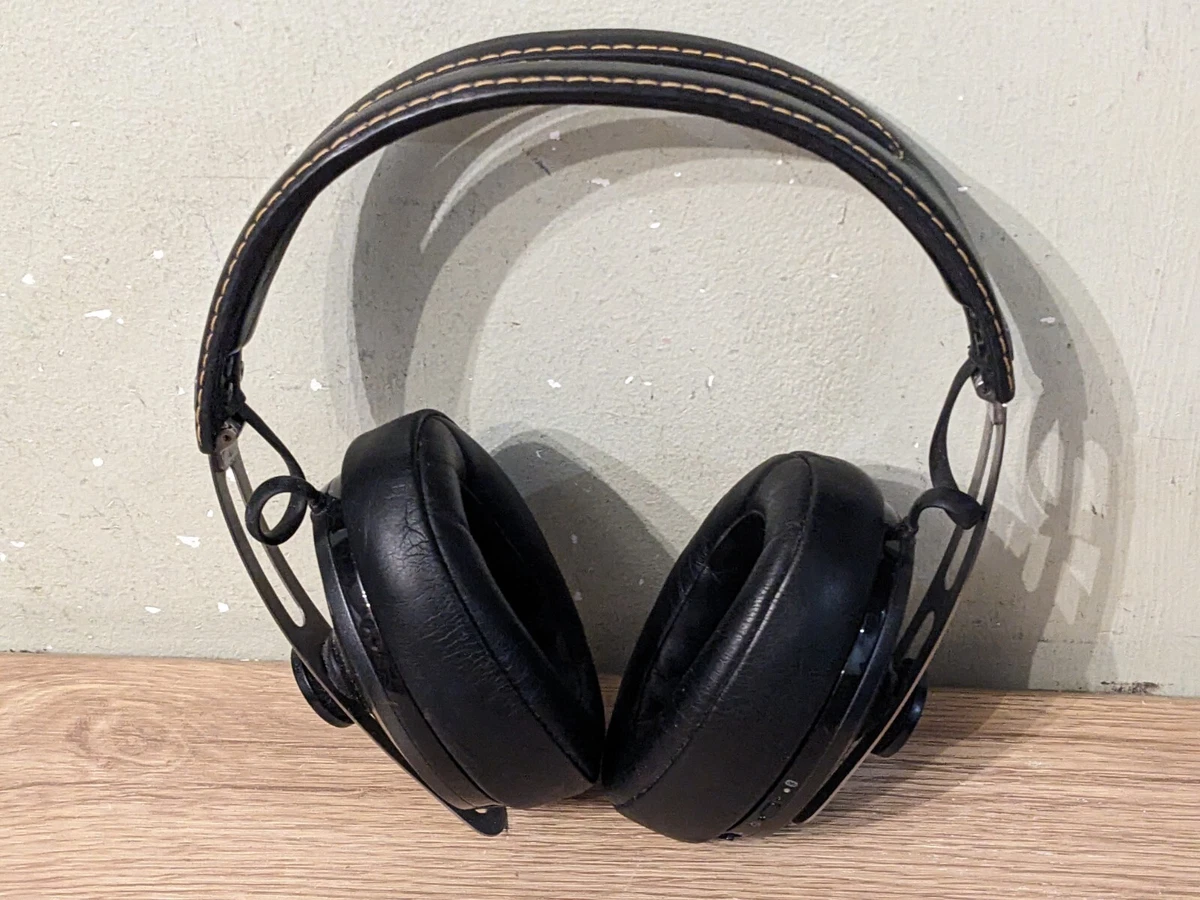 Sennheiser Momentum 2 wireless headphones over ear noise