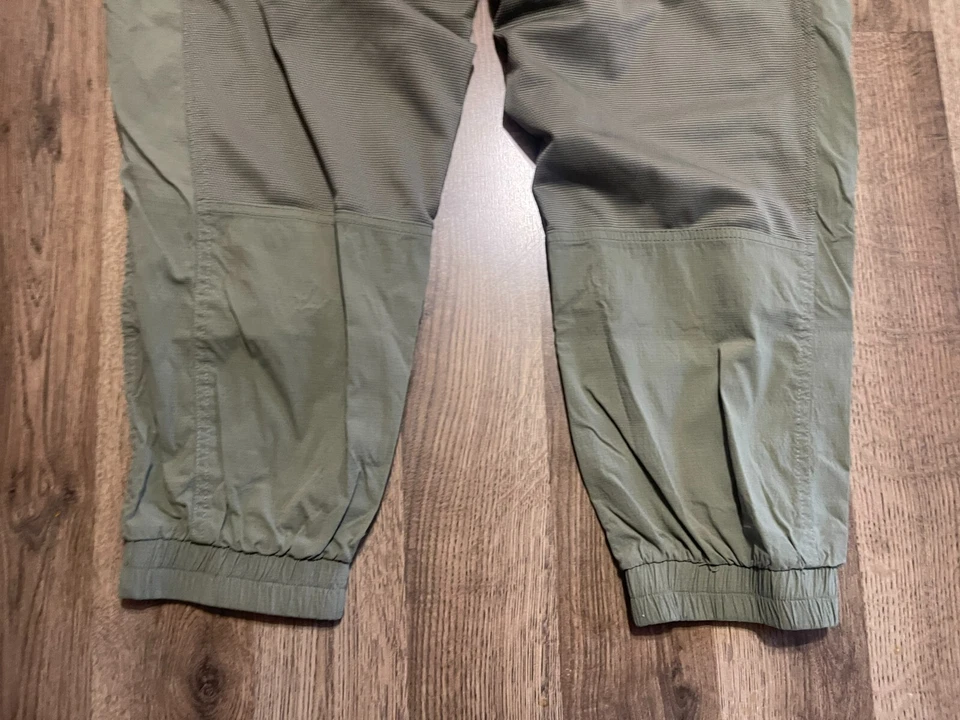 Bass Outdoor Pants, Women's Size Large, Green, Elastic Waist, Jogger Pants - Image 3 of 4