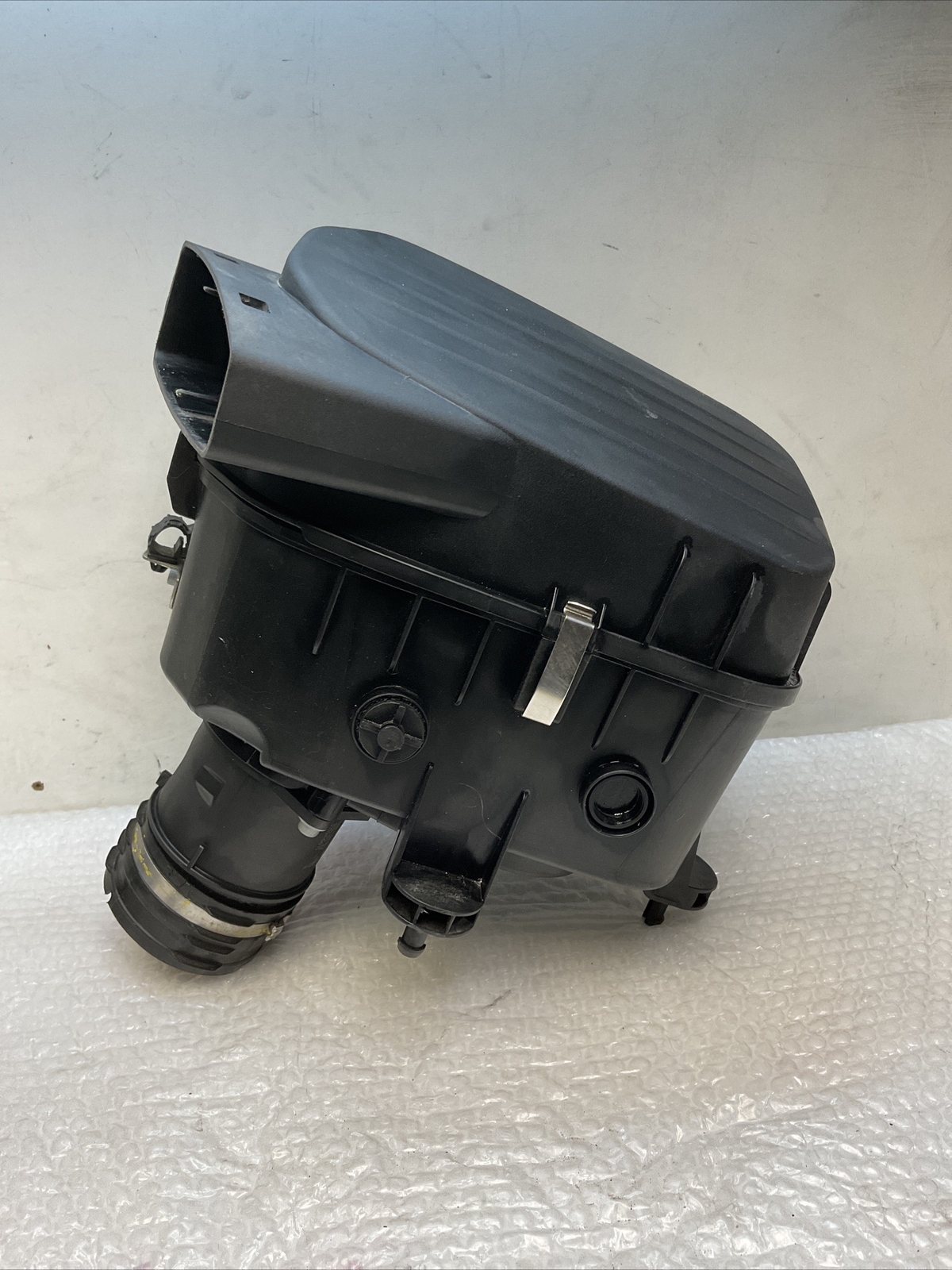 14-18 Maserati Ghibli Quattroporte Engine Air Intake Filter Right 670001543 OEM