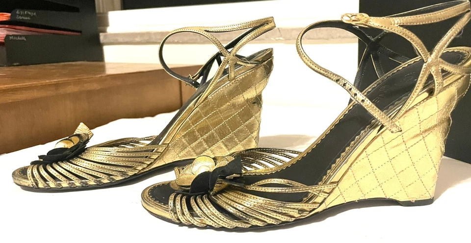 Sandalias Chanel Camelia Crumpled Cal Wedges Talla 42/12 viene con caja original Foto 3 de 4
