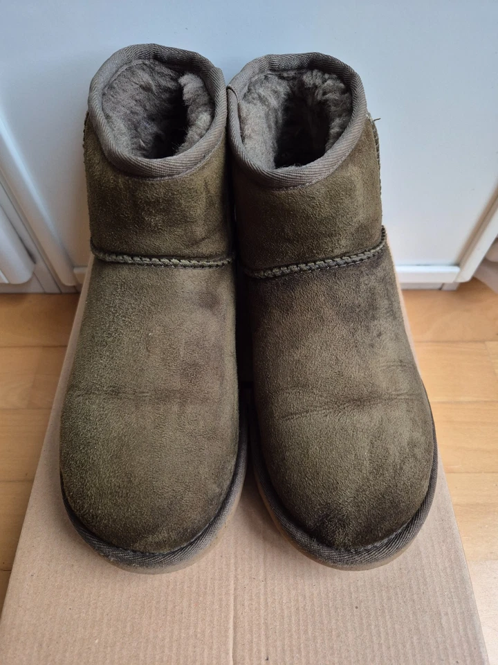 UGG – 38 – grün - Classic Mini Boot II – US 7 – Lammfell, Foto 3 von 5