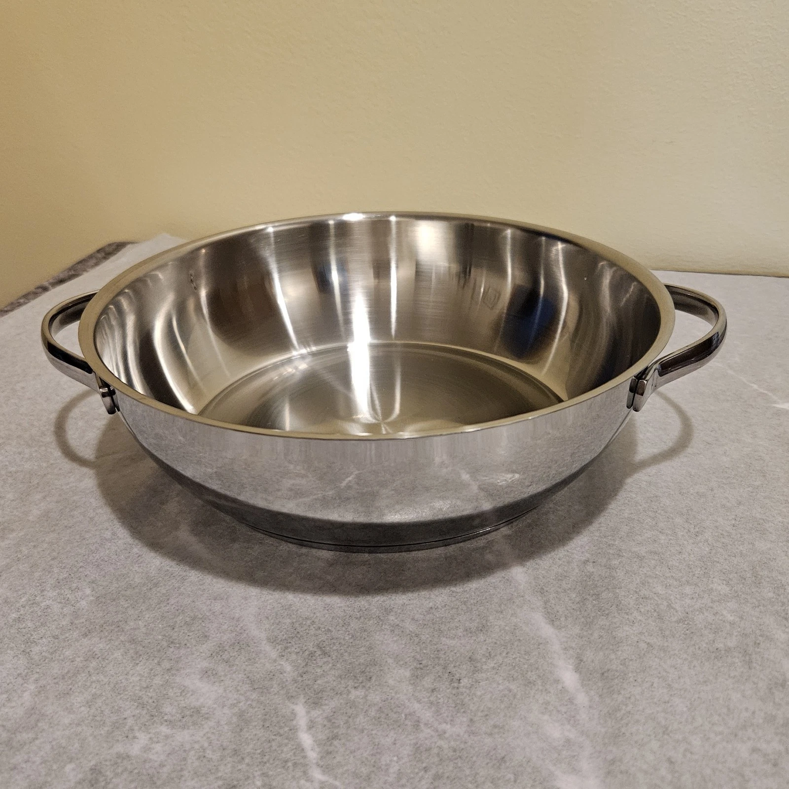 Princess House 9" round 2 Qt. 18/10 Stainless Steel Pan Flat Bottom No Lid NEW
Opens in a new window