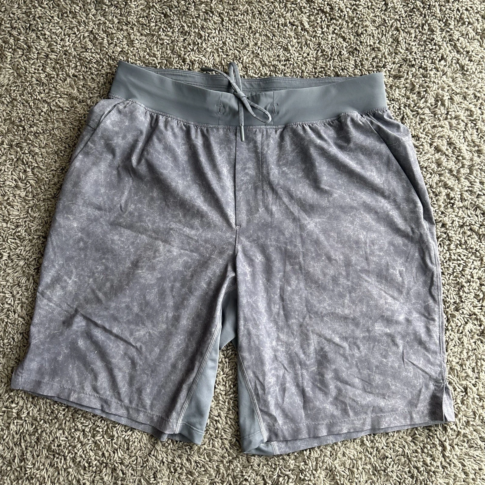 Lululemon Shorts Mens T.H.E Linerless 9" Large Gray Asphalt Gym Running Athletic