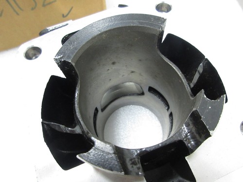 Yamaha TZR250 Cylinder L/R 1987-89 OEM TZR CYL BLOCK 1KT-1131-00 NOS 1KT-1132-00 - Bild 14 von 19