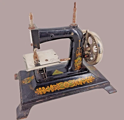 JOUET ANCIENNE MACHINE A COUDRE EN FONTE JC UNIS FRANCE BABY DES ANNEES 30 - Photo 1/4