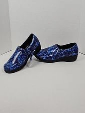 Easy Works by Easy Street Non Slip Nursing Clogs Blue Leaves Swirls Women's 11WW