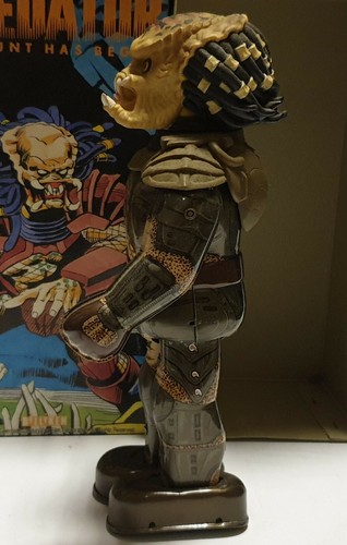 DEPREDADOR: FIGURA DE HOJALATA DE DEPREDADOR HECHA POR BILLIKEN EN 1995 (TH) - Imagen 10 de 11